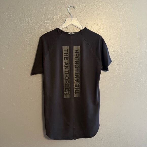 The Anti Order Black Scoop Hem T-Shirt Size M - Picture 1 of 5